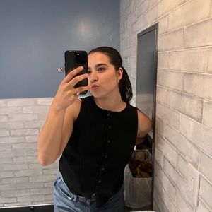 Meet your Posher, Elise